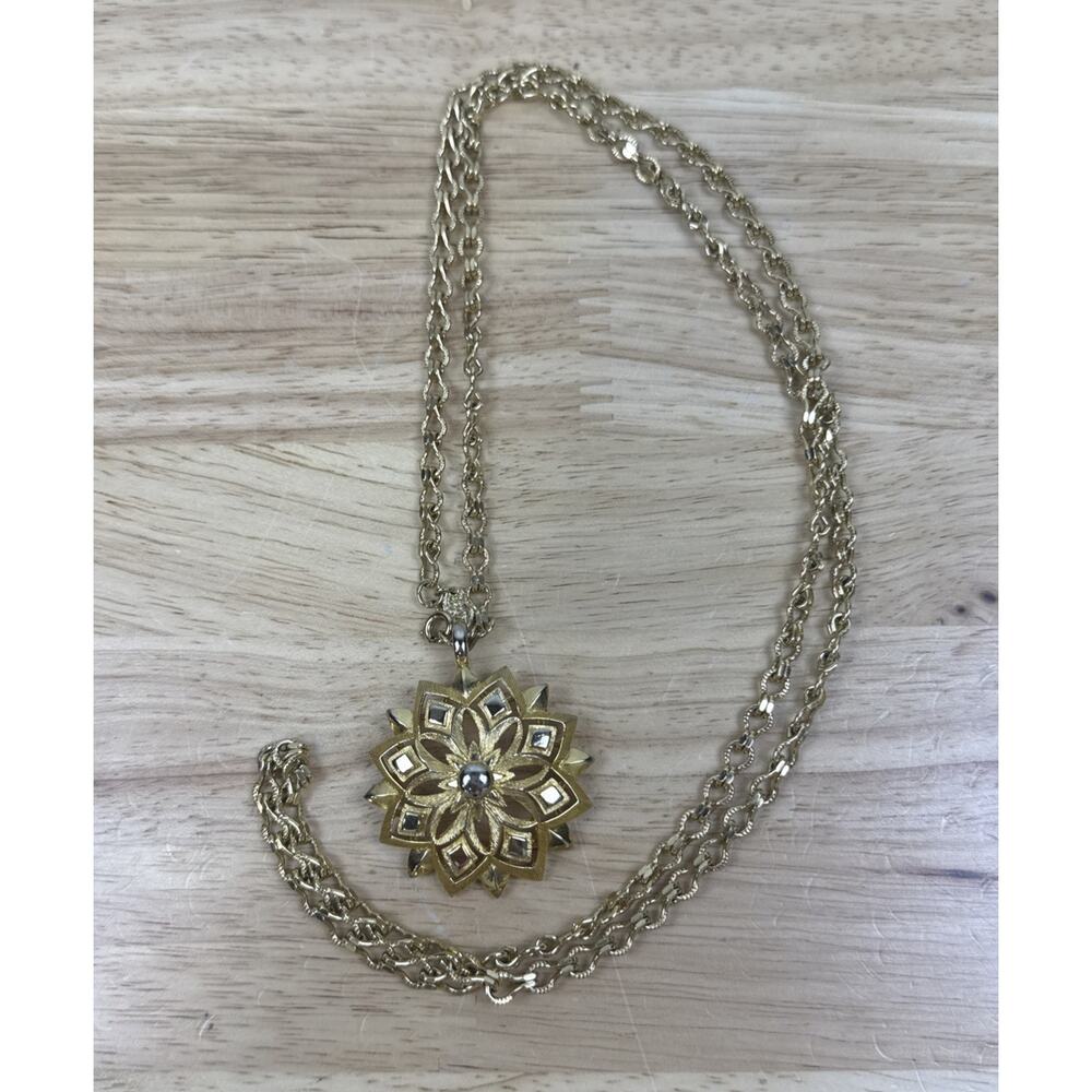 Vintage Signed Vendome Gold Tone 1.5” Medallion Pendant Necklace